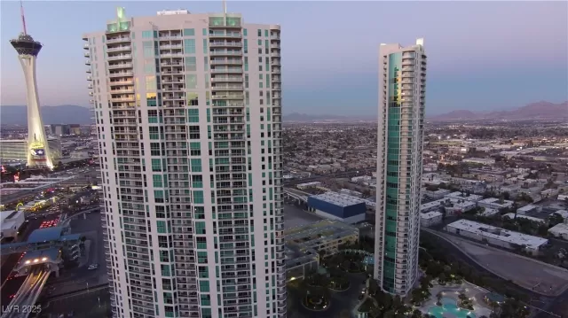 MLS: 2711384 Condo For Sale