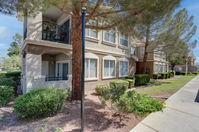 MLS: 2711388 Condo For Sale