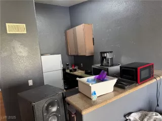 Photo #4: 2711399 Listing