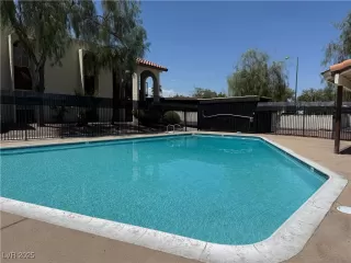 Photo #2: 2711414 Listing