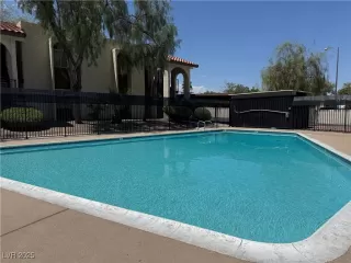 Photo #3: 2711414 Listing