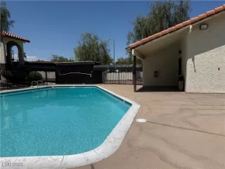 Photo #4: 2711414 Listing