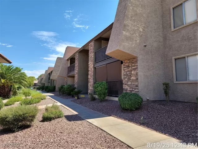 MLS: 2711442 Condo For Sale