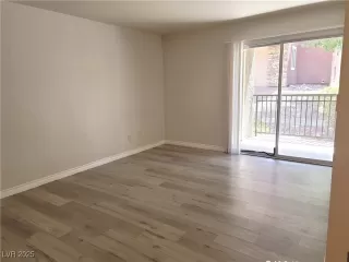 Photo #3: 2711443 Listing 