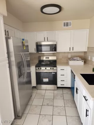 Photo #5: 2711452 Listing 