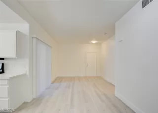 Photo #2: 2711457 Listing 