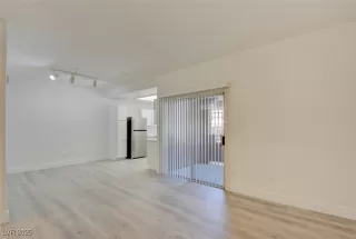 Photo #3: 2711457 Listing 