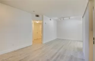 Photo #5: 2711457 Listing 