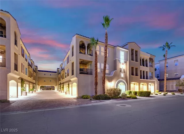 MLS: 2711460 Condo For Sale