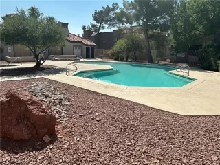 Photo #3: 2711471 Listing 