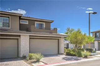 Photo #4: 2711502 Listing