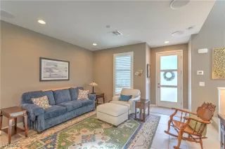 Photo #5: 2711502 Listing