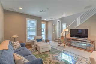 Photo #6: 2711502 Listing