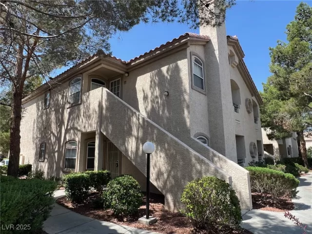 MLS: 2711516 Condo For Sale