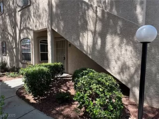 Photo #1: 2711516 Listing 