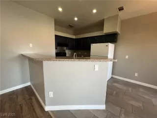 Photo #6: 2711516 Listing 