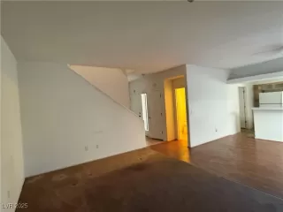 Photo #1: 2711529 Listing 