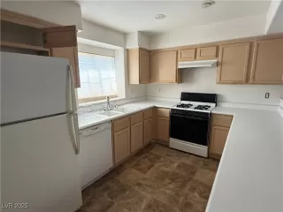 Photo #5: 2711529 Listing 