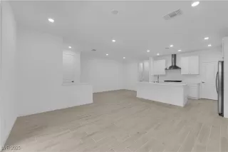 Photo #4: 2711567 Listing 