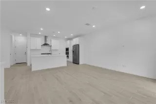 Photo #5: 2711567 Listing 