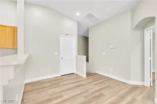 Photo #3: 2711571 Listing