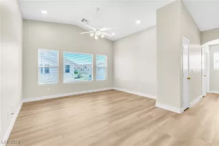 Photo #4: 2711571 Listing