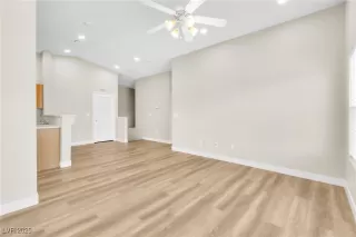 Photo #6: 2711571 Listing