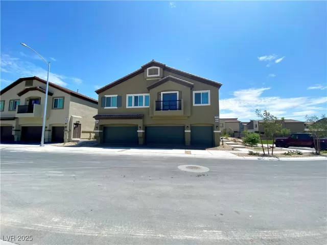 MLS: 2711572 Condo For Sale