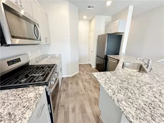 Photo #3: 2711572 Listing 