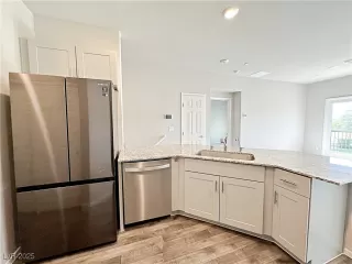 Photo #5: 2711572 Listing 