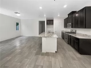 Photo #5: 2711590 Listing 