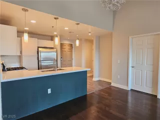 Photo #5: 2711611 Listing 