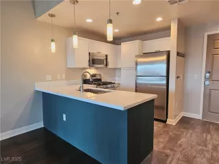 Photo #6: 2711611 Listing 