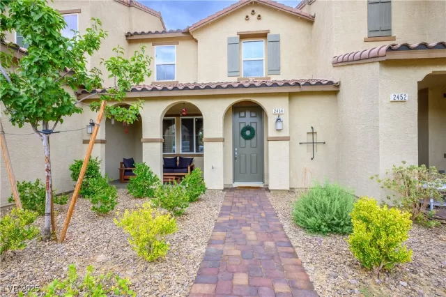 MLS: 2711618 Condo For Sale