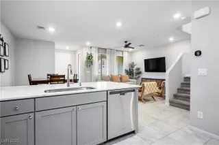 Photo #3: 2711618 Listing 