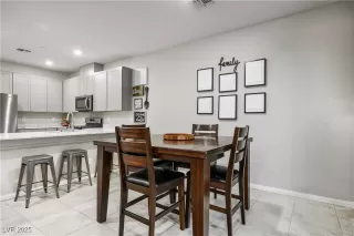 Photo #5: 2711618 Listing 