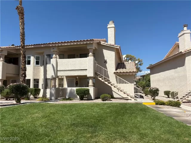 MLS: 2711624 Condo For Sale