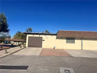 Photo #2: 2711629 Listing