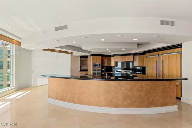 MLS: 2711631 Condo For Sale