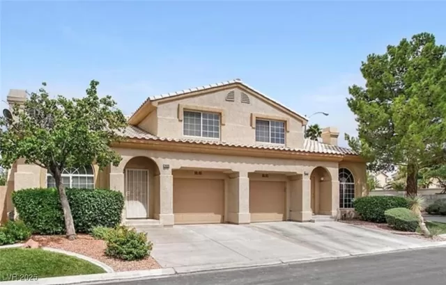 MLS: 2711648 Condo For Sale