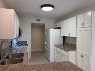 Photo #3: 2711648 Listing 