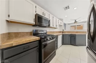 Photo #3: 2711658 Listing 