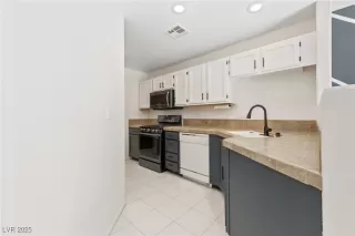 Photo #4: 2711658 Listing 