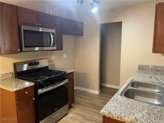 Photo #3: 2711661 Listing 