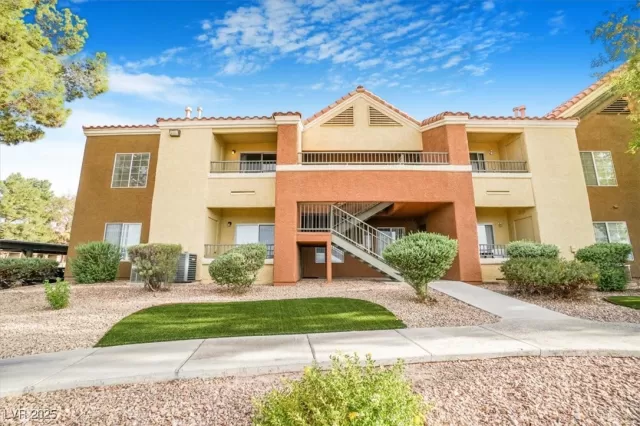 MLS: 2711668 Condo For Sale