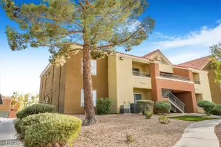 Photo #1: 2711668 Listing 