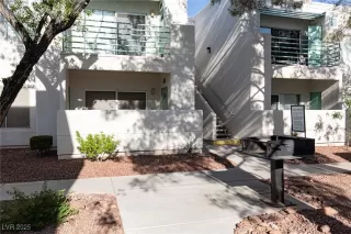 Photo #2: 2711678 Listing 