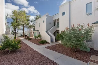 Photo #5: 2711678 Listing 