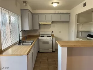 Photo #3: 2711681 Listing 