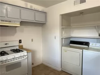 Photo #4: 2711681 Listing 